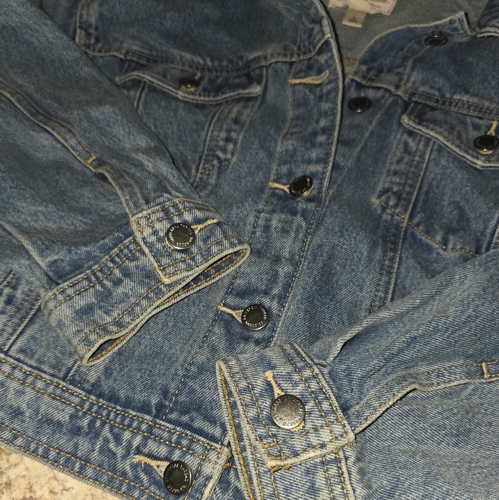 Universal Thread Medium Wash Denim Jacket Cotton … - image 3